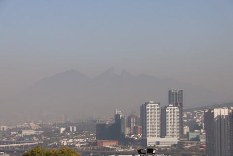 Convocan a marcha por aire limpio en Monterrey