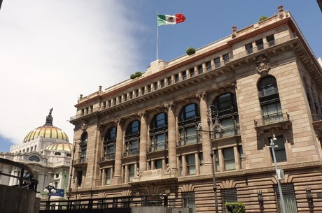 Aumenta Banco de México tasa de interés a casi 12%