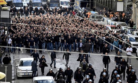 Hinchas del Frankfurt crean caos al enfrentar a la policía