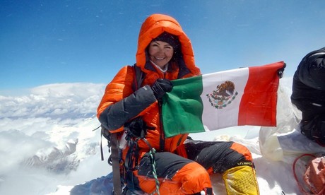 Mexicana escala las 5 montañas más altas del mundo