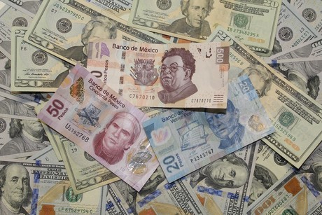 Peso mexicano rompe barrera de los $18 respecto al dólar