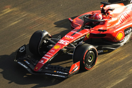 Leclerc supera a Verstappen en clasificación para el GP