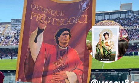 Aficionados del Salernitana hacen 'santo' a Memo Ochoa