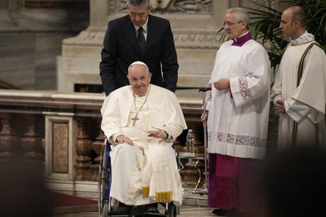 Papa Francisco no presidirá viacrusis en Roma