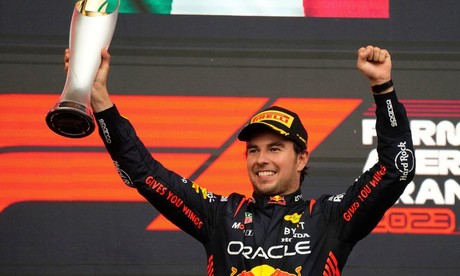 'Checo' gana el GP de Azerbaiyán al superar a Verstappen