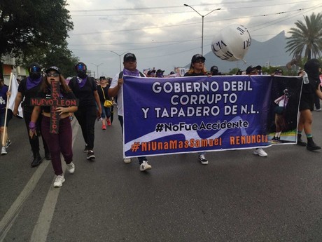 Realizan marcha en honor a Debanhi en Centro de Monterrey