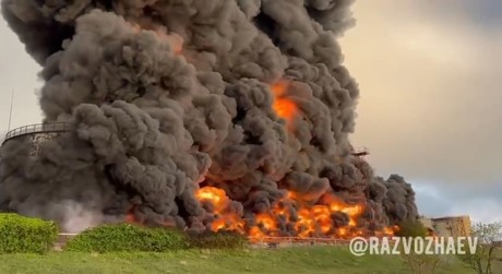 Dron ucraniano provoca incendio en depósito en Crimea