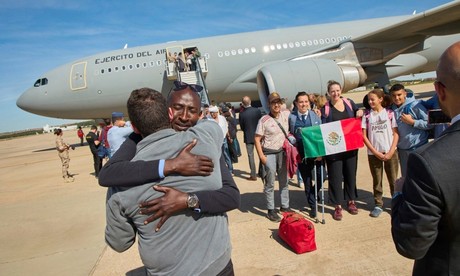¿Qué países están evacuando a sus ciudadanos de Sudán?