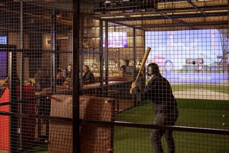 El simulador de béisbol Strikezon ofrece deporte, tecnología y diversión