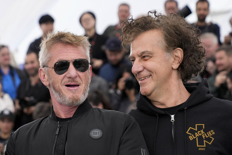 Sean Penn expone su apoyo a guionistas en huelga