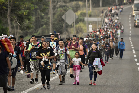 Advierte México a migrantes que expulsiones continuarán