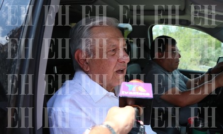 Llega López Obrador a Nuevo León; visitará refinería