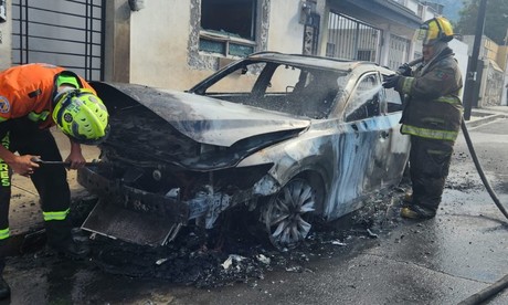 Condena Santa Catarina incendio en vehículo de regidor
