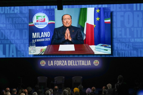 Da Berlusconi primeras declaraciones tras hospitalización