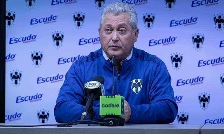 Rayados confirma la salida de Víctor Manuel Vucetich