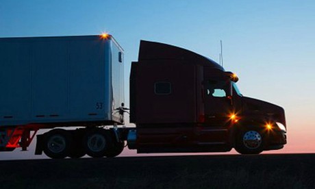 Comercio impulsa producción de vehículos de carga en México