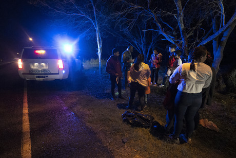 Disminuyen migrantes en frontera sur de Estados Unidos