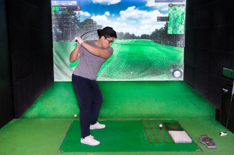 ¿Cómo aplica Golfzon la tecnología a sus simuladores?