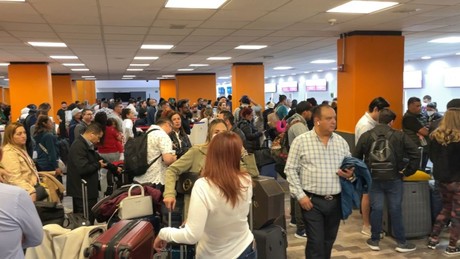 Lluvias generan retraso en vuelos en Aeropuerto de Monterrey