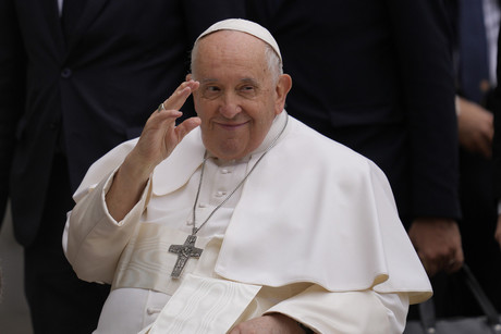 Papa Francisco sale de su operación sin complicaciones