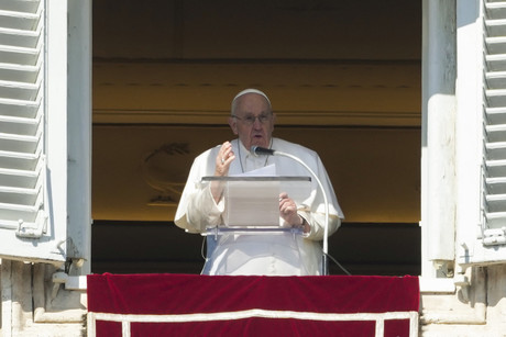 Papa Francisco no oficiará misa dominical tras operación