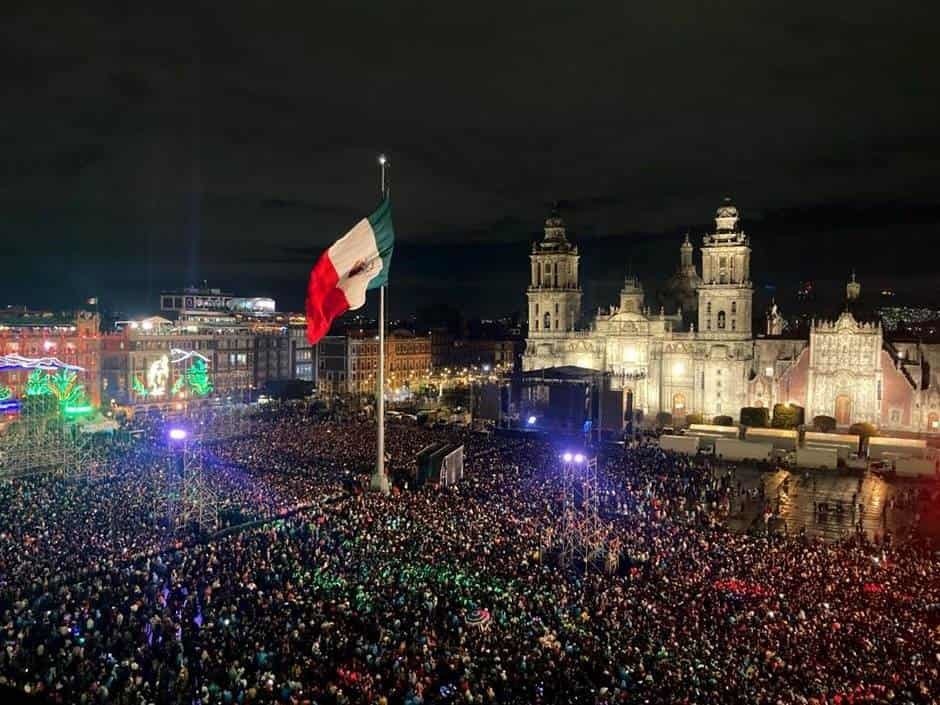 Mexicanos llenan Zócalo por Grito de Independencia