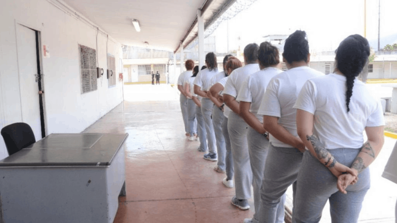 Reportan 30 casos de Covid-19 en reclusorio femenil