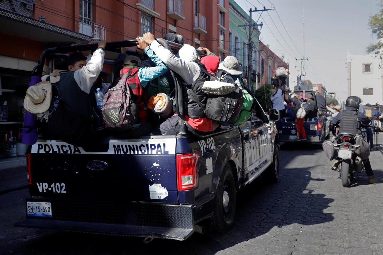 Caravana migrante llega a Puebla con evidente cansancio
