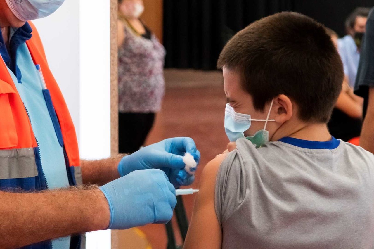 Publican requisitos para vacunar a menores de 12 a 17 años