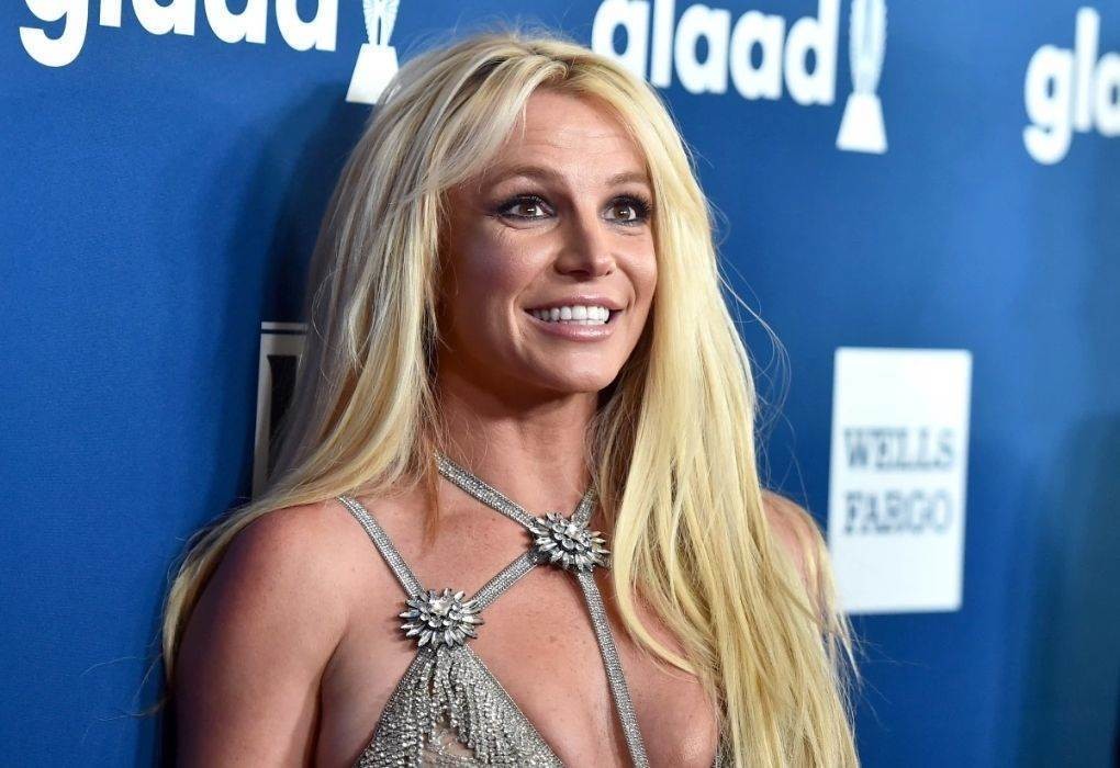 Britney envía mensaje a su familia y anuncia nueva canción