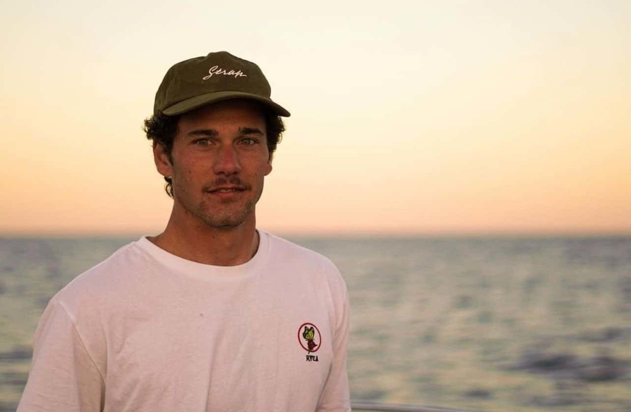 Surfista Óscar Serra muere tras caer de gran ola en Oaxaca