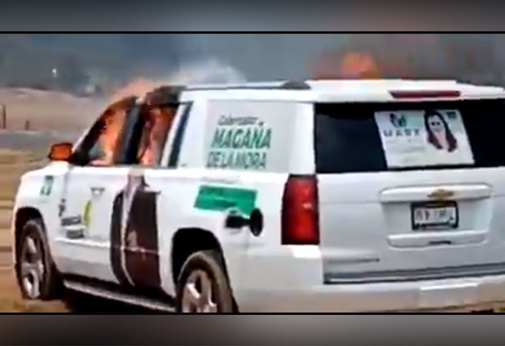 Indígenas purépechas incendian auto del Partido Verde en Michoacán