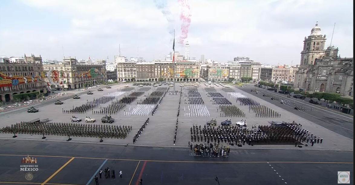 AMLO encabeza desfile militar del 16 de Septiembre