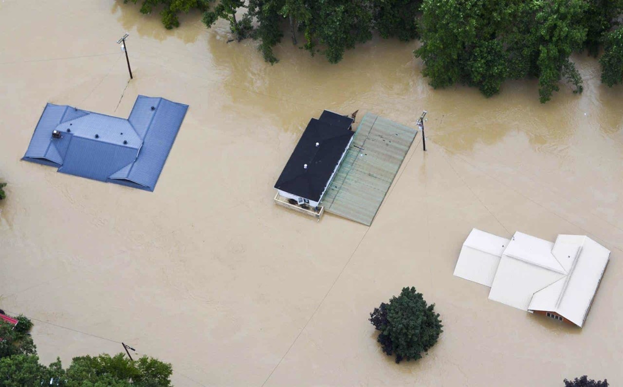 Lluvias en EUA dejan inundaciones y 37 muertos