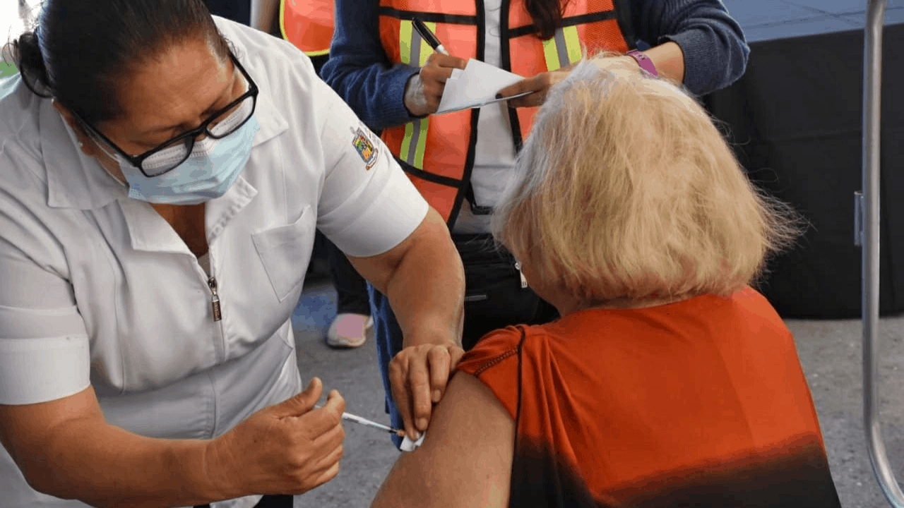 Rechaza vacunación el 10% de la población en Nuevo León