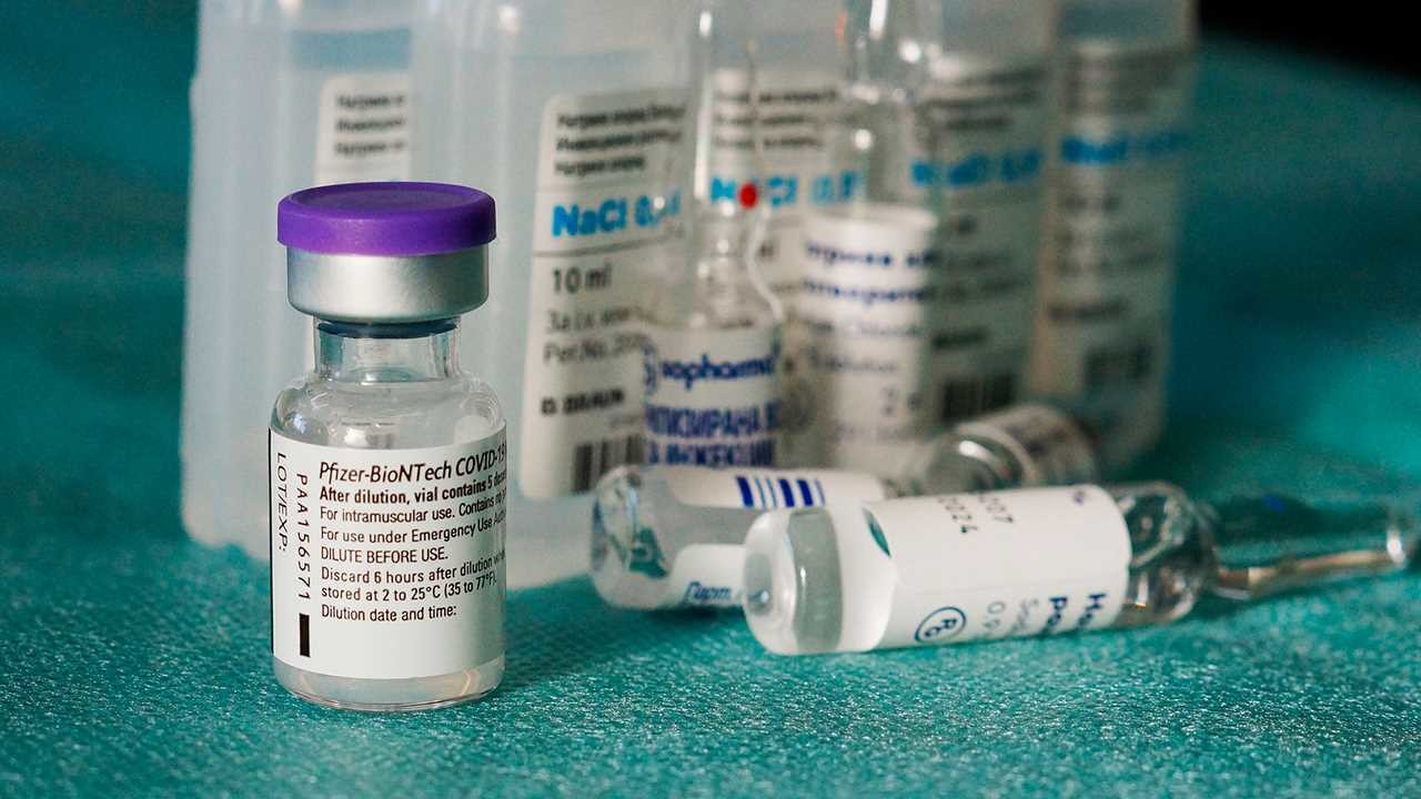 Afirma NL que retraso de vacunas es por desabasto mundial