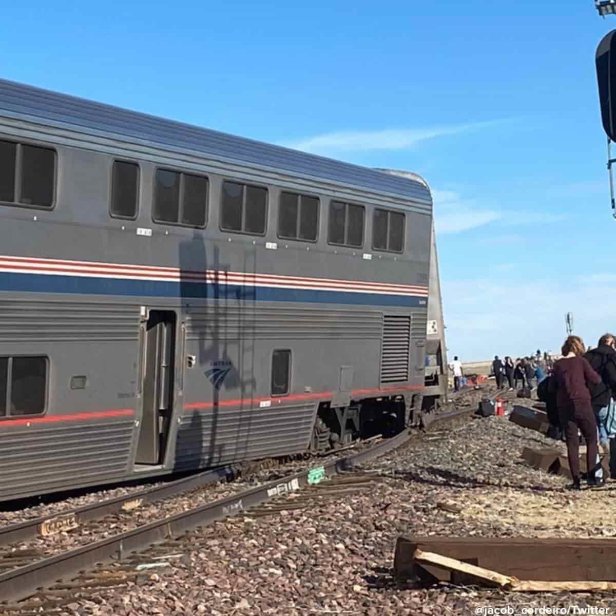 Descarrila tren de pasajeros en EUA, hay al menos 3 muertos