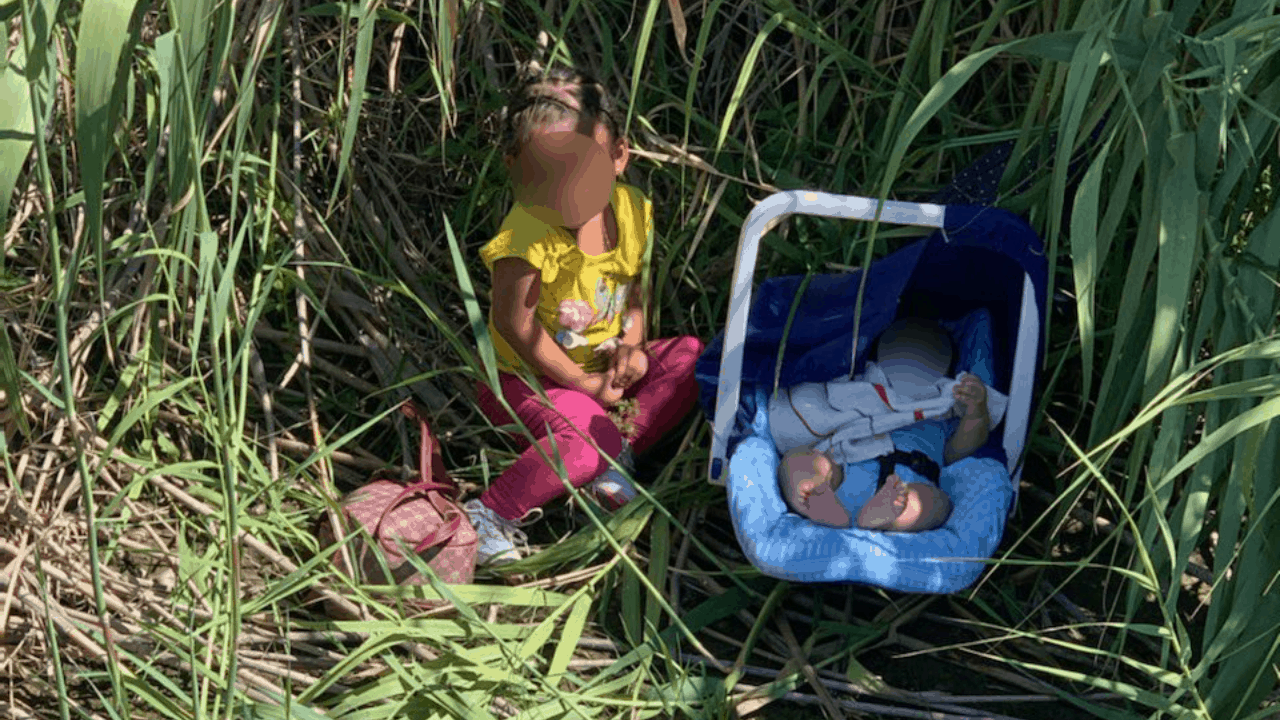Encuentran a niños abandonados en la frontera