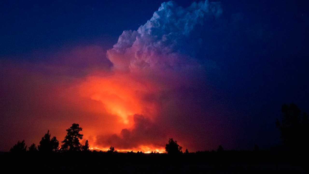 Humo de incendios en el oeste llega a ambos extremos de EUA