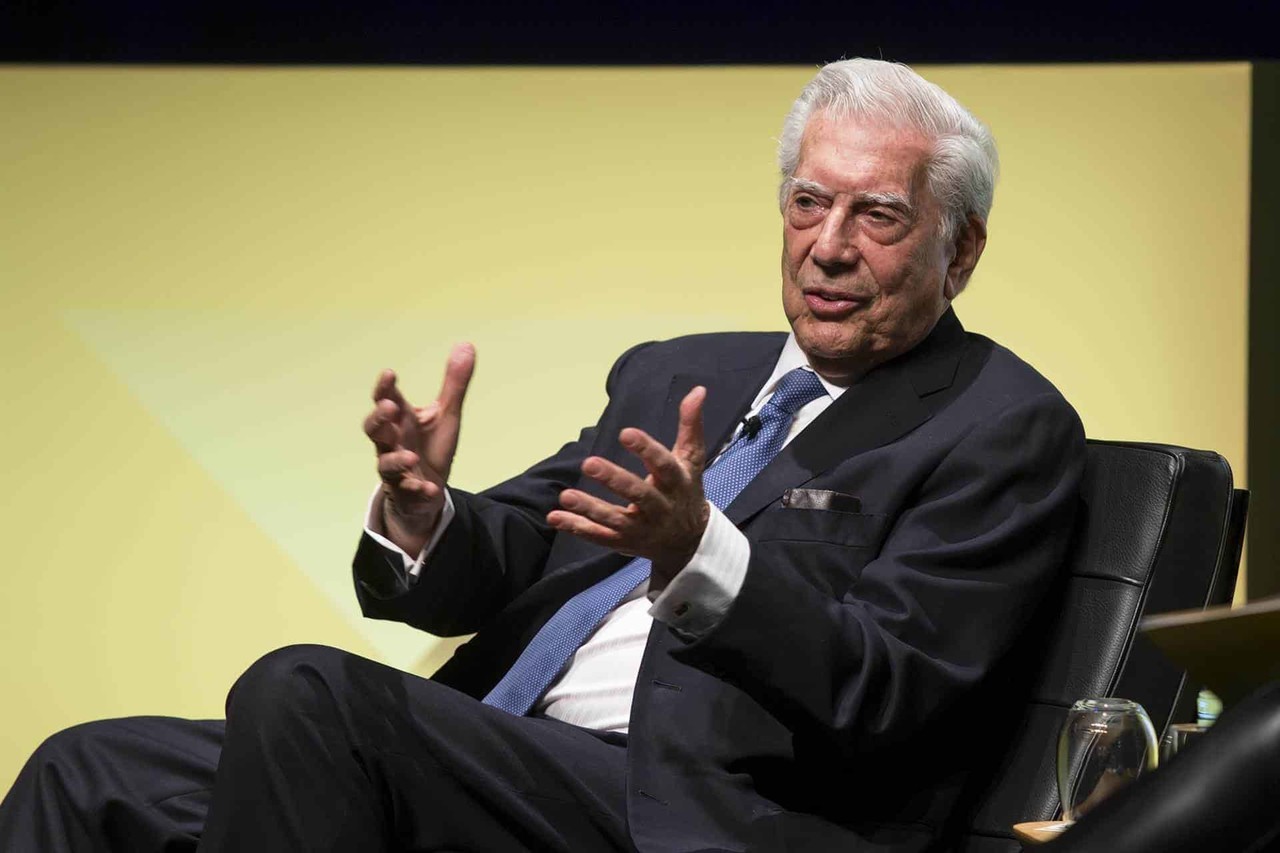 Mario Vargas Llosa da positivo a Covid-19