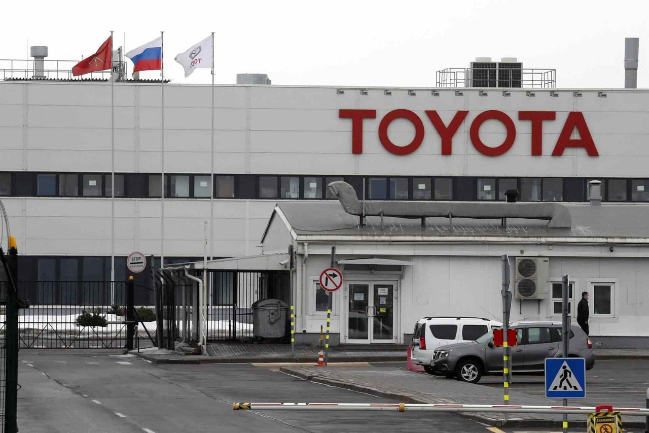 Toyota pone fin a su producción y venta de autos en Rusia