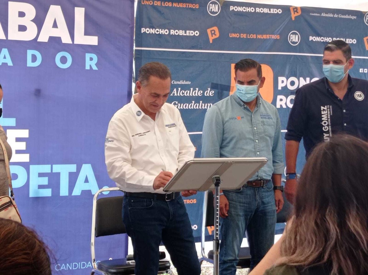 Larrazabal promete un nuevo paso a desnivel en Guadalupe