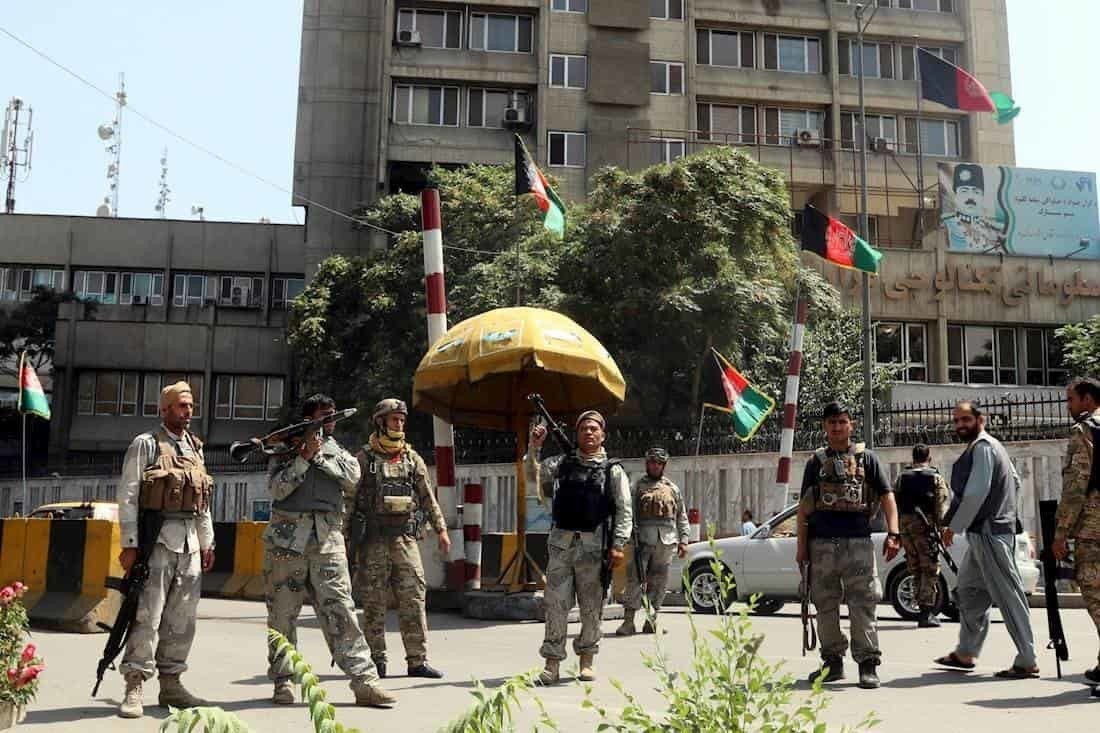 Talibanes asedian Kabul; esperan traspaso pacífico del poder