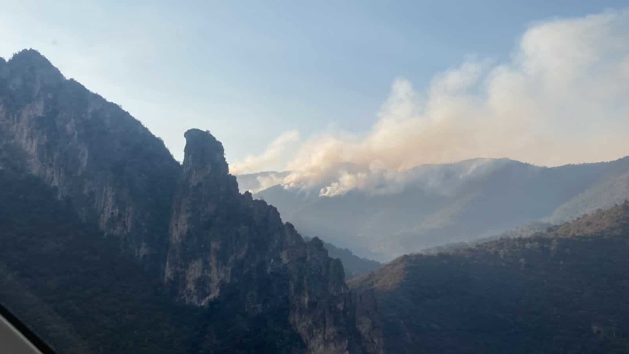 Evalúan incendios activos en sierras de Arteaga y Saltillo