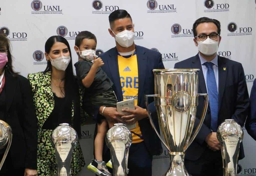 Tigres: Hugo Ayala recibe homenaje de la UANL