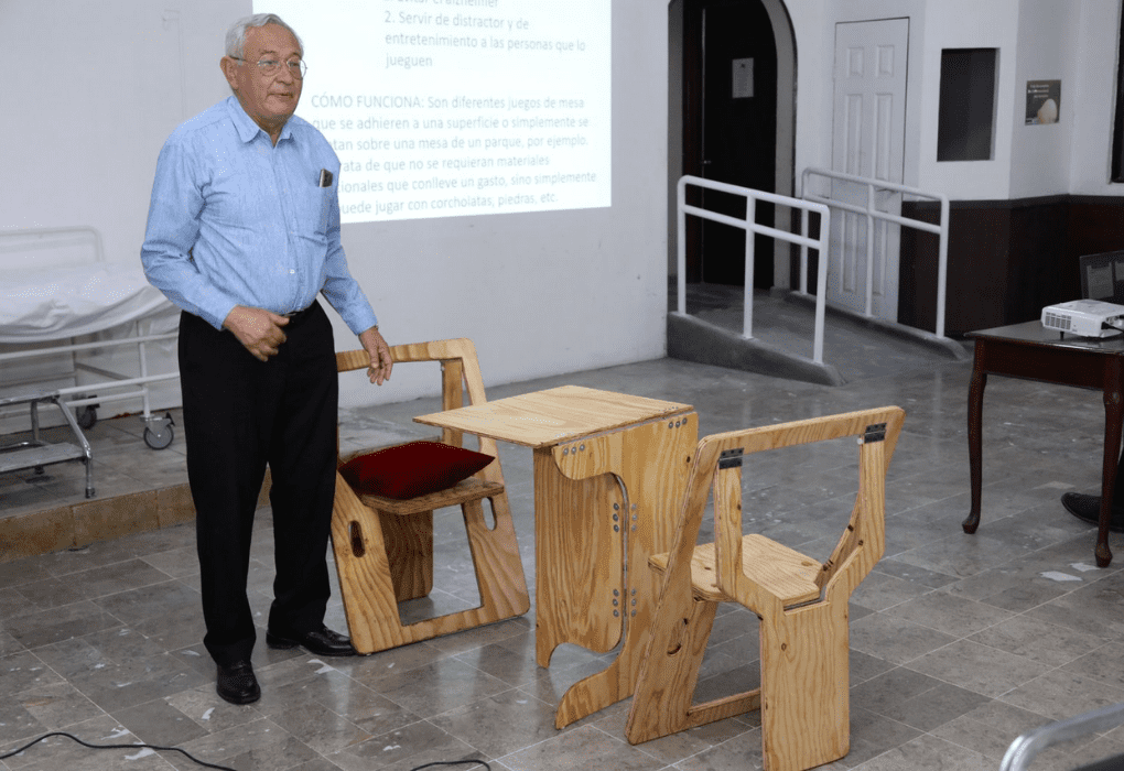 Presentan adultos mayores sus inventos en San Nicolás