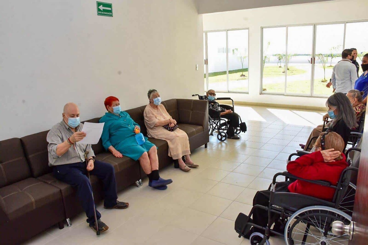 Reconocen adultos mayores labor de administración de Reynosa