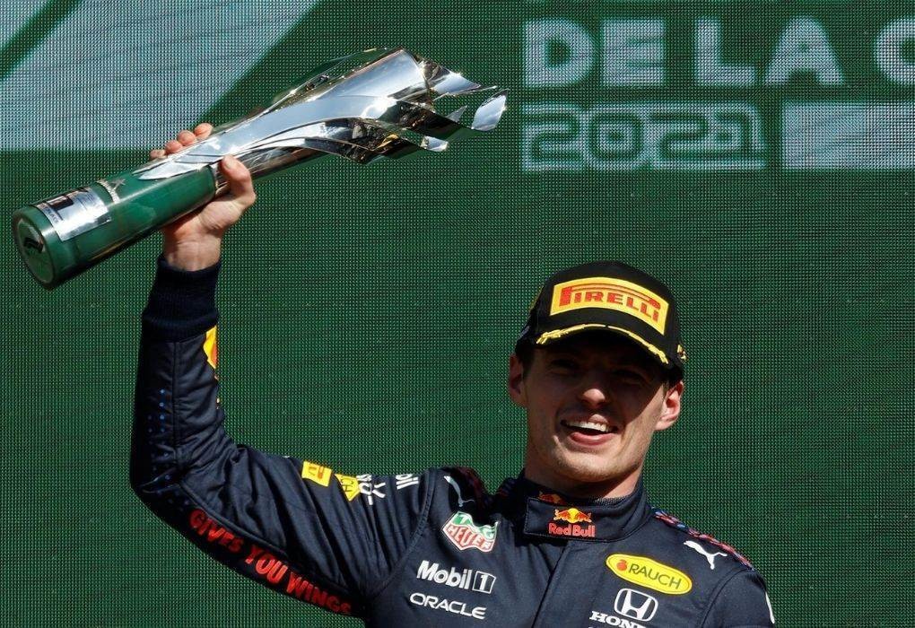 'Checo' Pérez triunfa en México y sube al podio