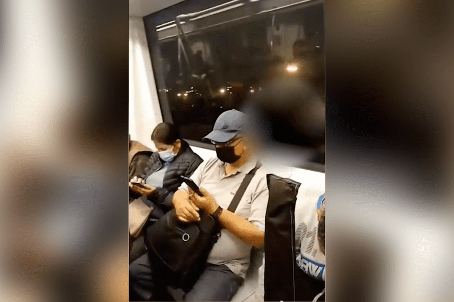 ¡atrapada Captan A Hombre Viendo Un Video Sexual En Tren