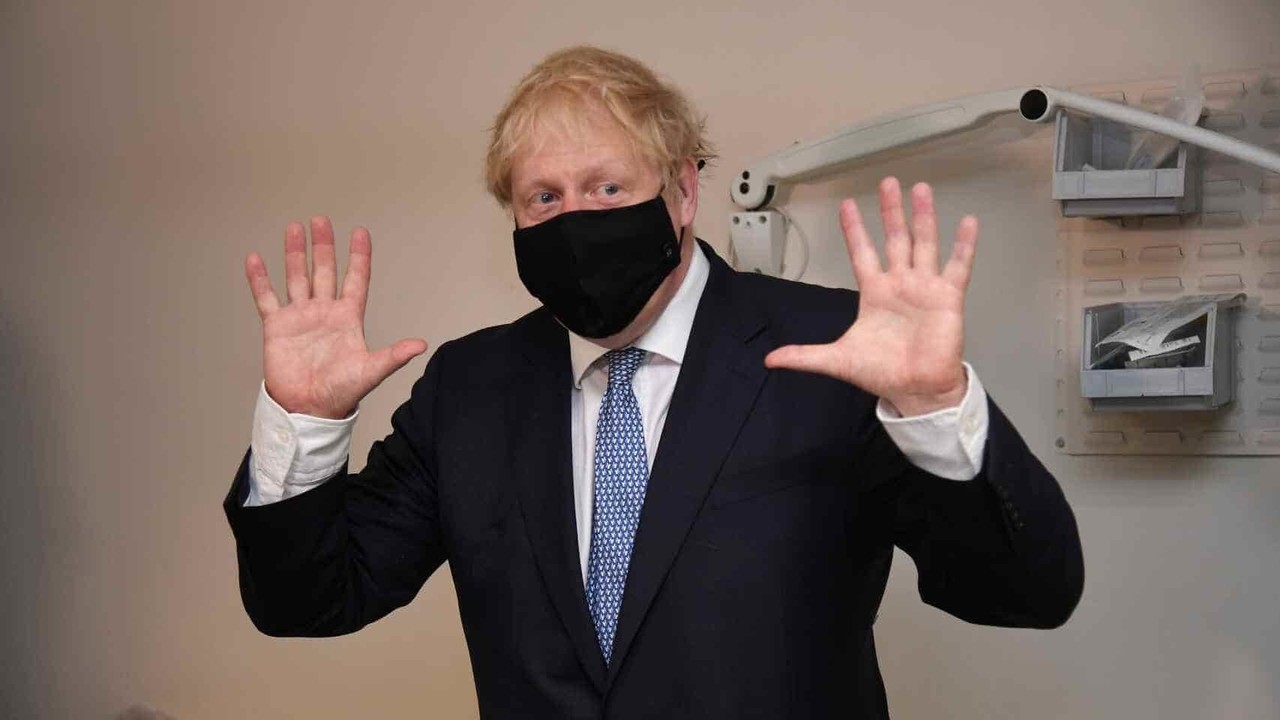 Boris Johnson se aisla tras contacto con enfermo de COVID-19; afirma tener buena salud